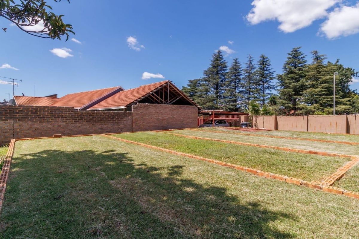 For Sale: Four Bedroom Two Bathroom Home with a Pool - Photo 3