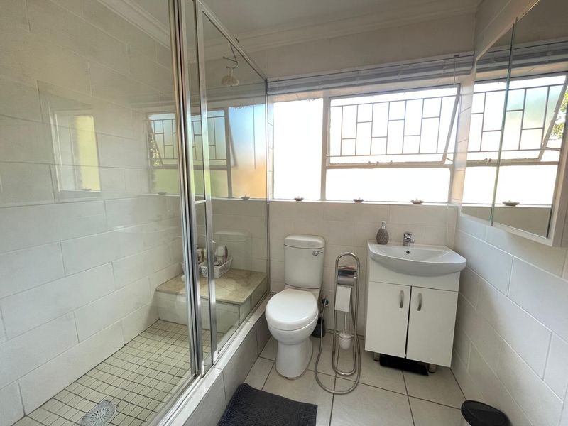 . "Discover Your Dream Home: Open-Plan Modern Living - Photo 6