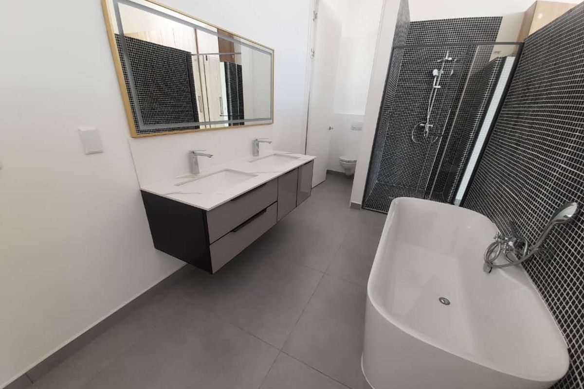 Newly build complex, north facing with only 12 units - Photo 2