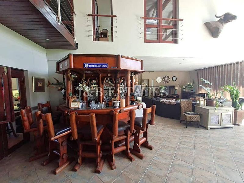 "Own a Slice of Heaven: Lagoon Views & Investment Potential!" - Photo 6