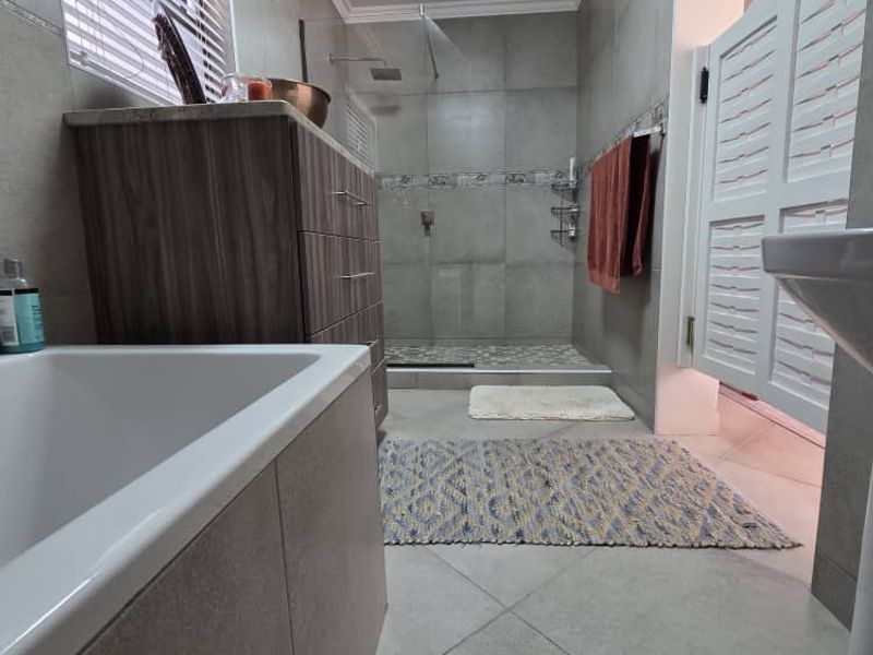 Spacious Three Bedroom Family Home for Sale in Ocean View - Photo 7