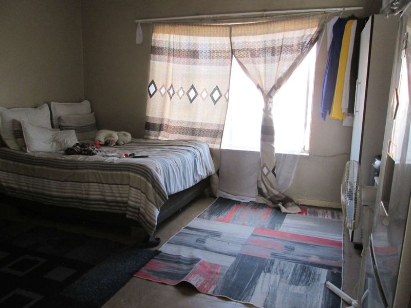 BEAUTIFUL, NEAT AND CLEAN [ 1.5] ONE AND HALF BEDROOM APARTMENT FOR SALE IN PRETORIA WEST BARGAIN - Photo 8