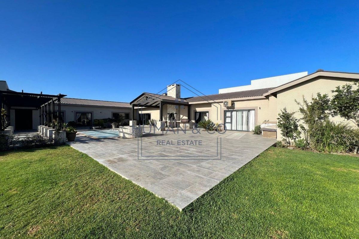 LUXURIOUS PROPERTY WITH EXQUISITE FINISHES - Photo 3