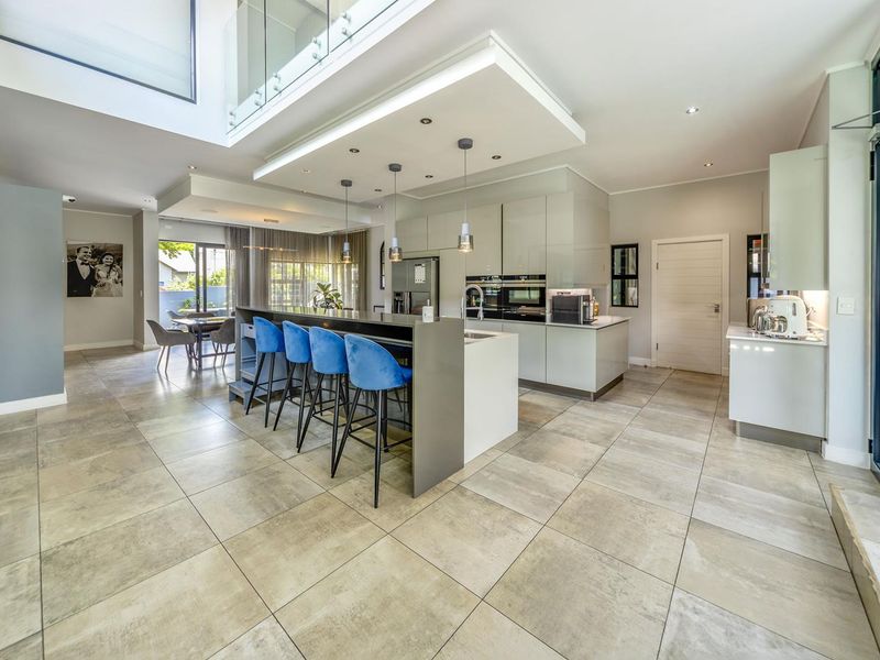 Exquisite Five Bedroom Family Home For Sale in Waterfall Country Village - Photo 6