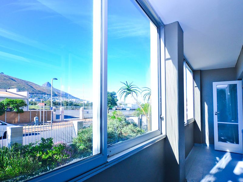 Charming Mouille Point Apartment - Photo 2