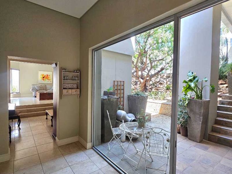 Garden Bliss: 4-Bedroom Gem in Ludwigsdorf - Photo 5