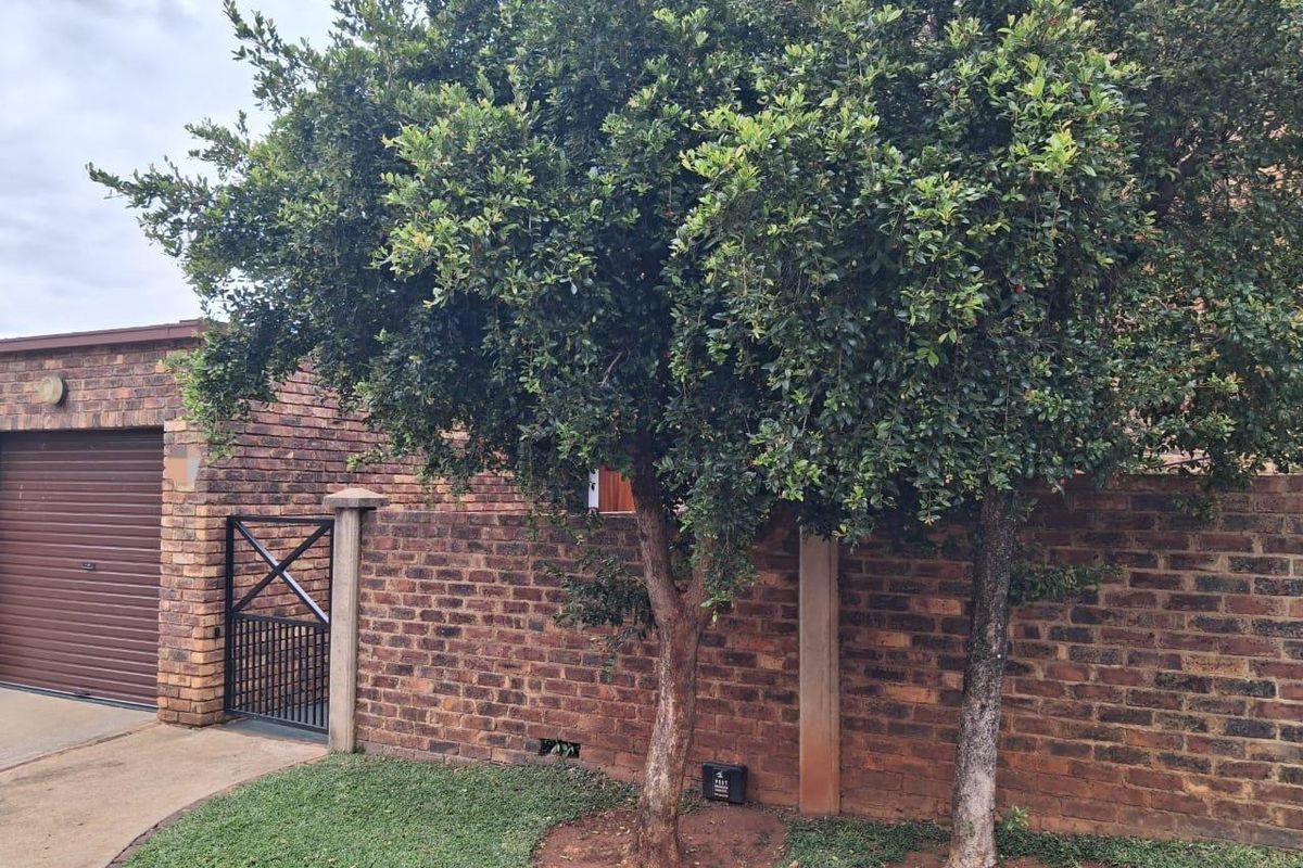 Exclusive Listed - Newly Renovated Duplex For Sale In Die Hoewes - Photo 3