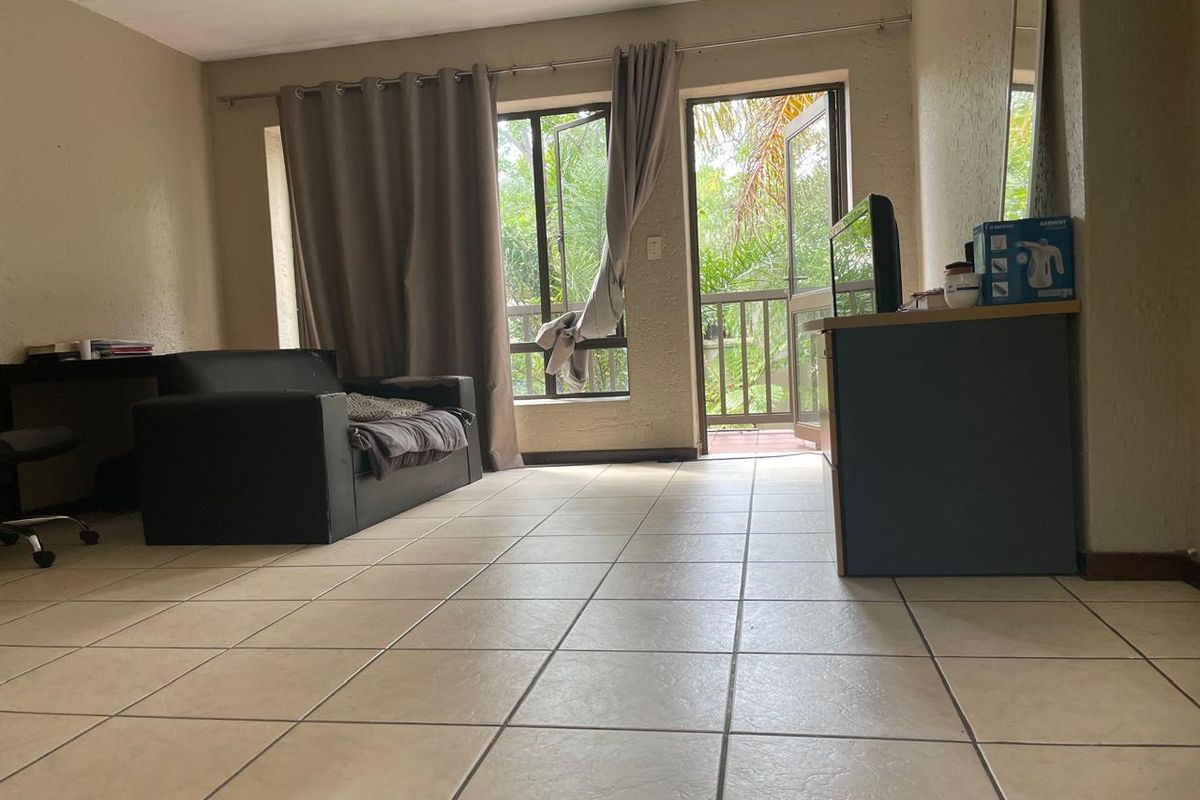 2 Bedroom apartment availble for sale in Bloubosrand - Photo 2