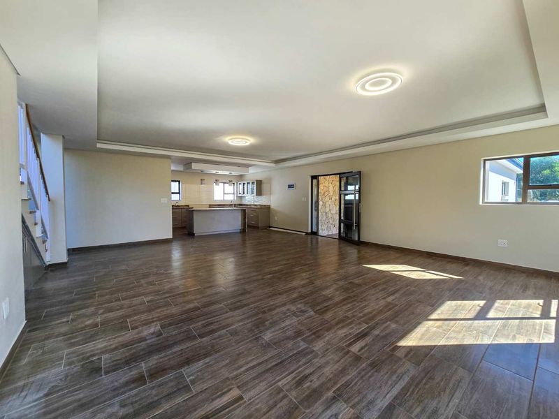 Expansive coastal luxury home for sale in Stilbaai-Wes. - Photo 8