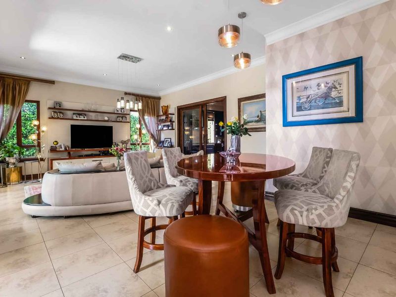 DESIRABLE MOVE-IN READY FAMILY HOME - NESTLED IN THE QUIET HAWTHORN VILLAGE ESTATE - Photo 3