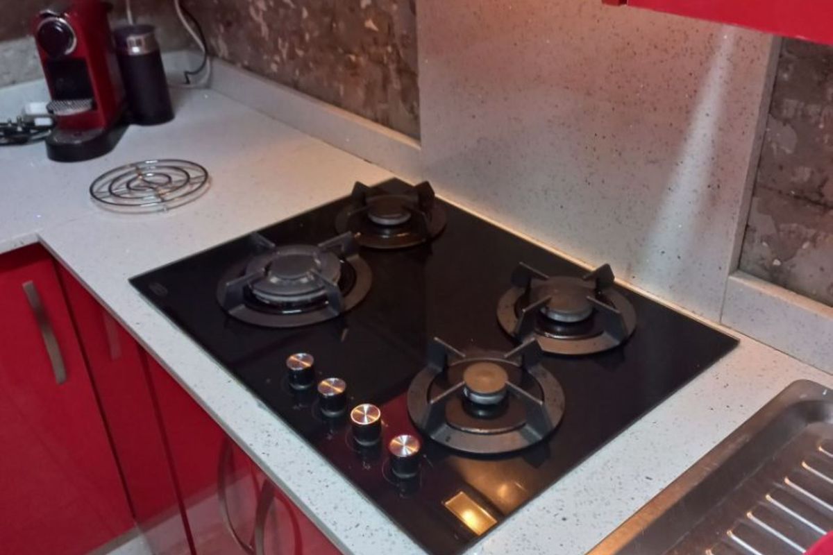 modern, stunning lock up and go 3 bedroom apartment - Photo 3