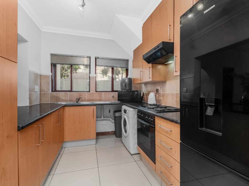 FABULOUS CORNER DUPLEX UNIT IN A SOUGHT-AFTER LIFESTYLE ESTATE, BOASTING LOADS OF NATURAL LIGHT - Photo 7