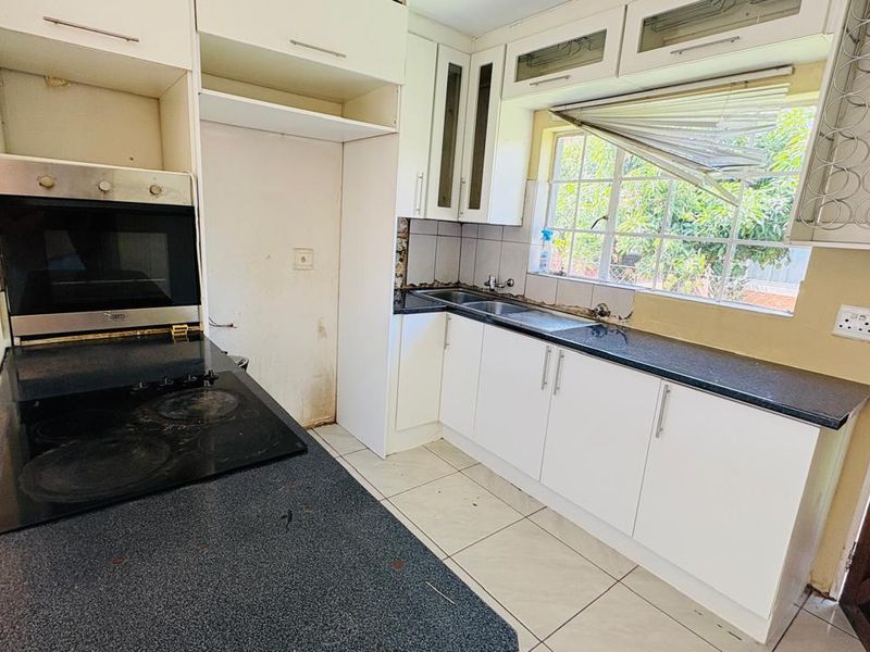 Grab this lovely property - Photo 5