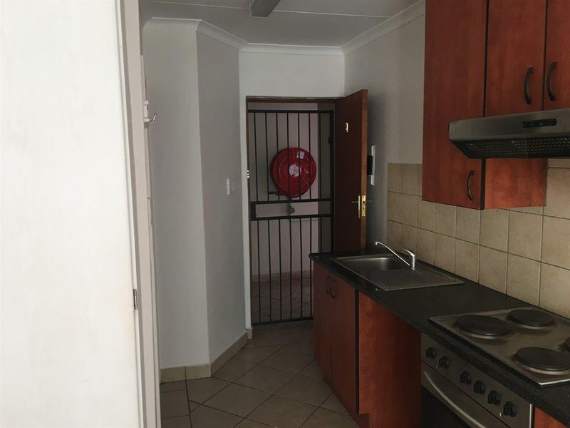 Lovely bachelor unit in Oukraal Estate - Photo 3