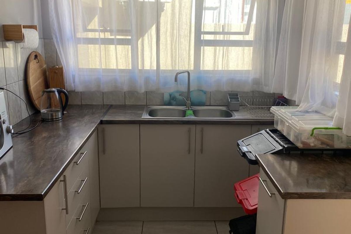 Lovely 4 Bedroom House For Sale - Photo 3