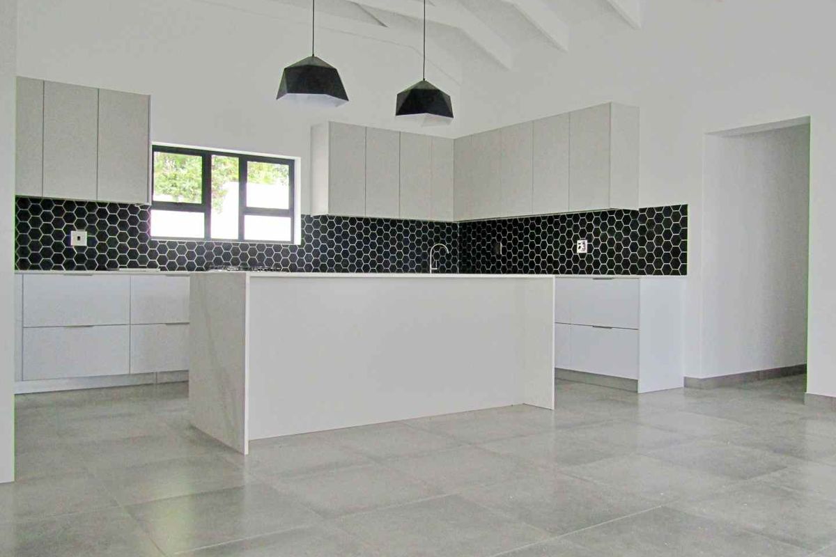 Nearly complete and looking for its owner - Photo 2