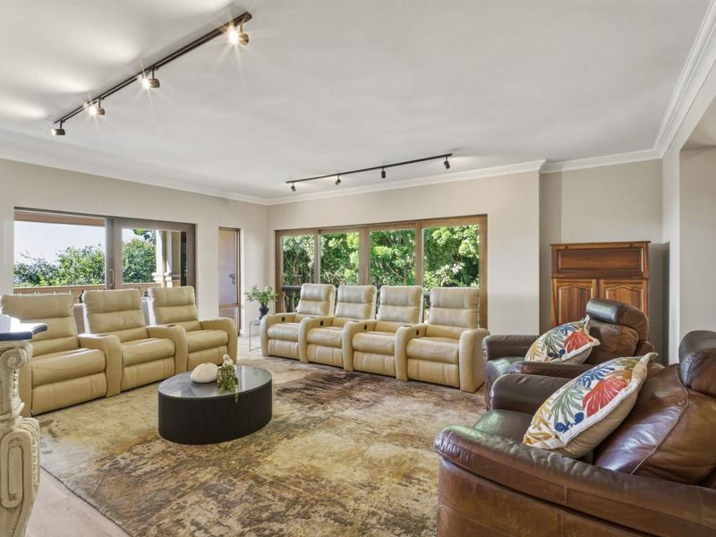 Prestigious 5-Bedroom Estate in Silver Oak Place, Waterkloof - Photo 9