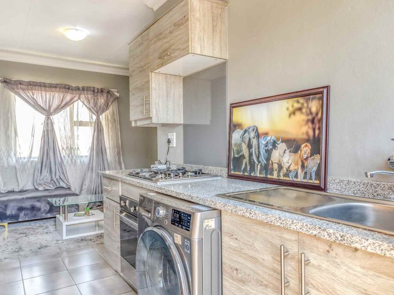 2 bedroom apartment for sale in Midrand. - Photo 3