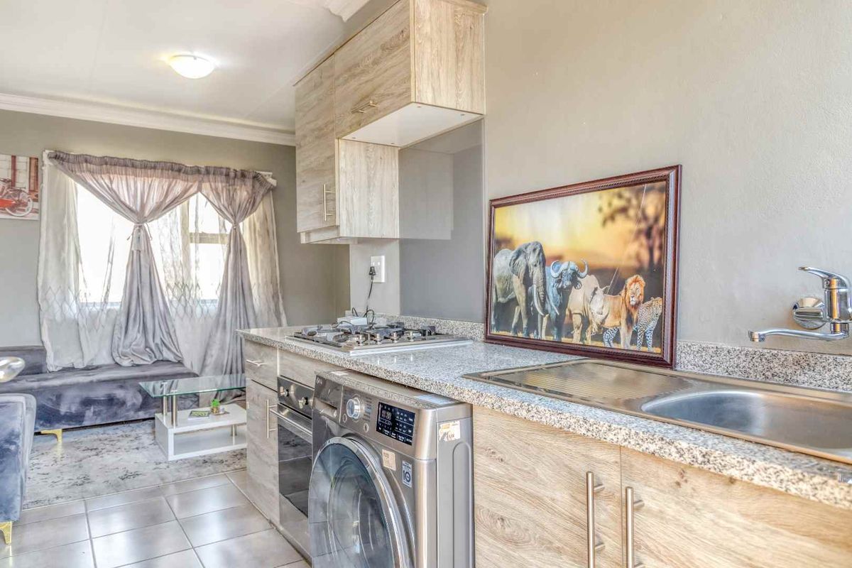 2 bedroom apartment for sale in Midrand. - Photo 3