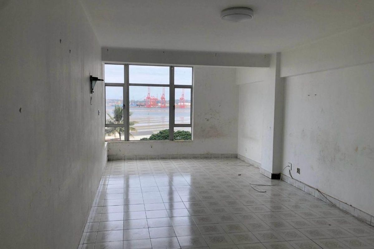 1 Bedroom Spacious Apartment with Stunning Harbour Views for sale in Esplanade! - Photo 3