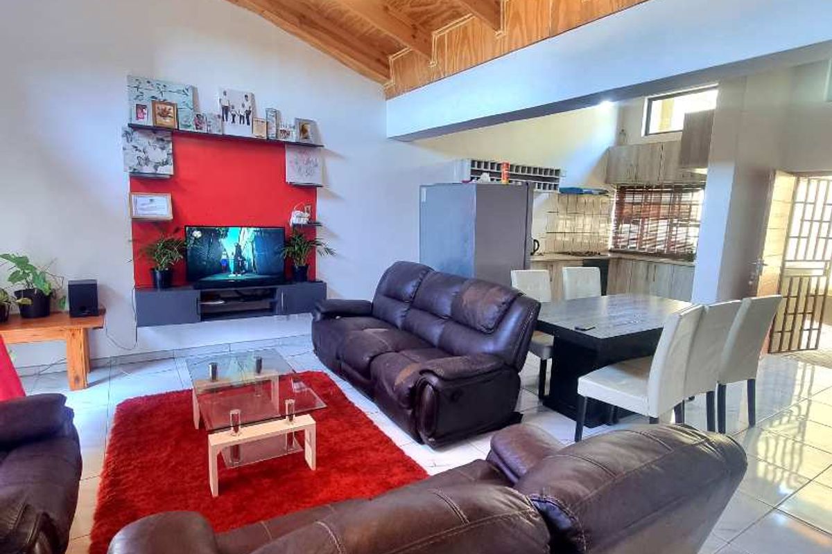 TOWNHOUSE FOR SALE - Photo 3