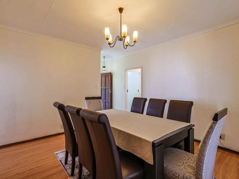 Spacious 4 Bedroom Family Home in Sought-After Garsfontein - Photo 10