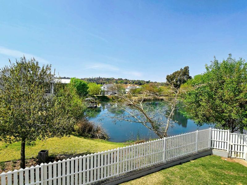 Exclusive Luxury Living in Leisure Bay Estate - Photo 5