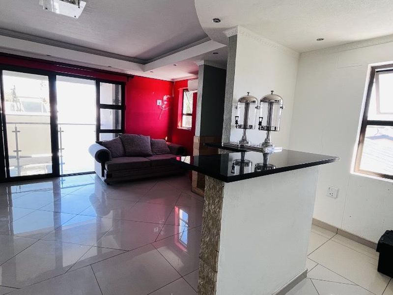 Modern 5-Bedroom Double-Storey Home For Sale in Cimbebasia | N$2,550,000 - Photo 10