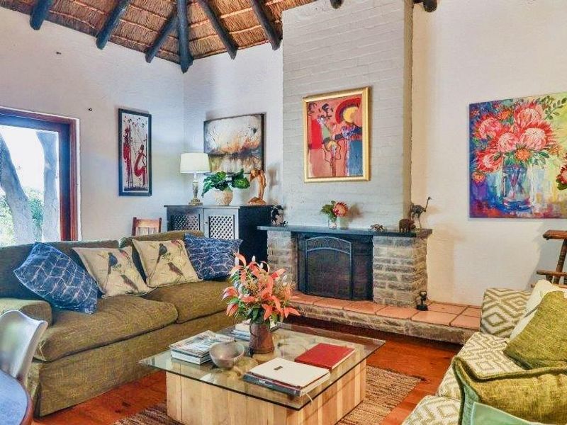 Coastal Charm: Thatched Westcliff Home with 7 En-suites - Photo 9