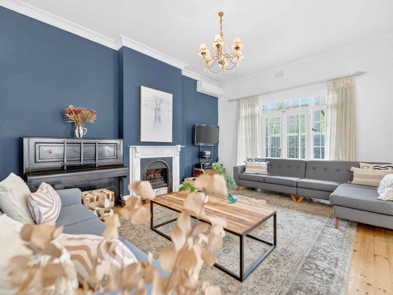 Character Family Home in Tamboerskloof - Photo 7