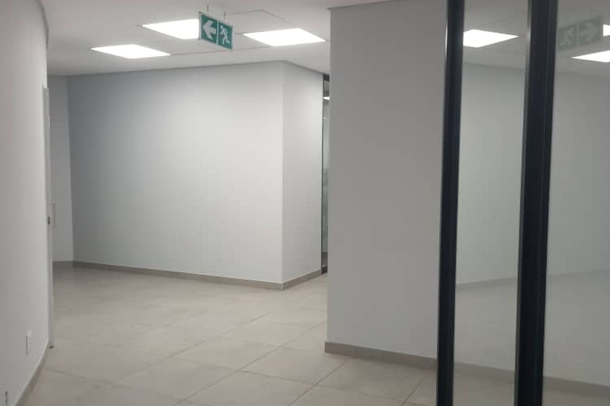 A GRADE OFFICE TO LET - Photo 4