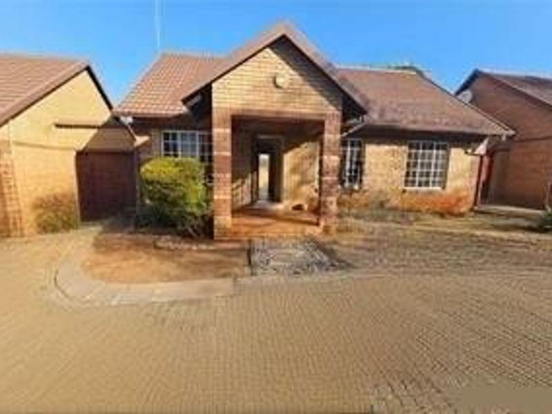 CLUBVIEW - 2 BEDROOMS - 2 BATHROOMS - LOCK-UP GARAGE - Photo 9