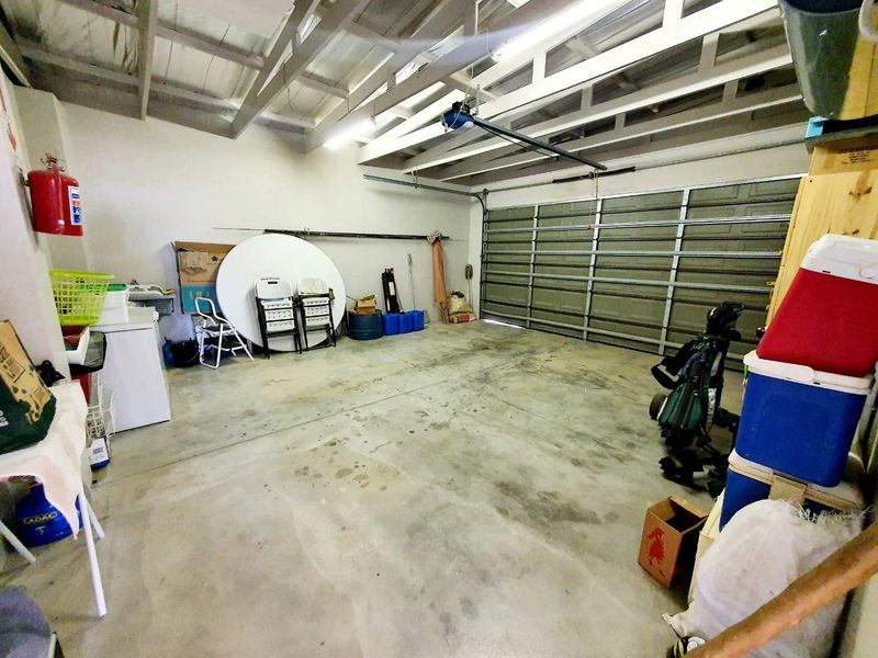 This corner unit offer you a real lock-up-and-go! - Photo 6