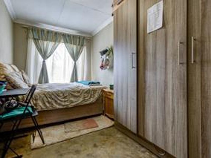 3 Bedroom Suburban Home - Photo 10