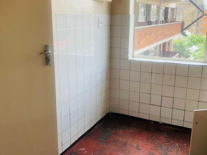 Explore Ideal Living: Security & Convenience Combined! - Photo 5