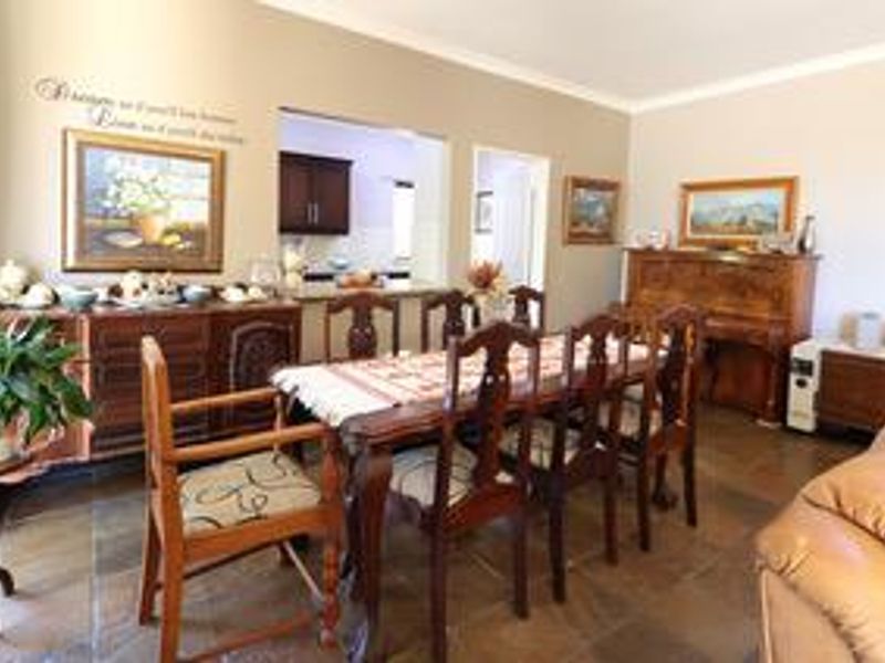 Start afresh in this much loved townhouse. - Photo 8