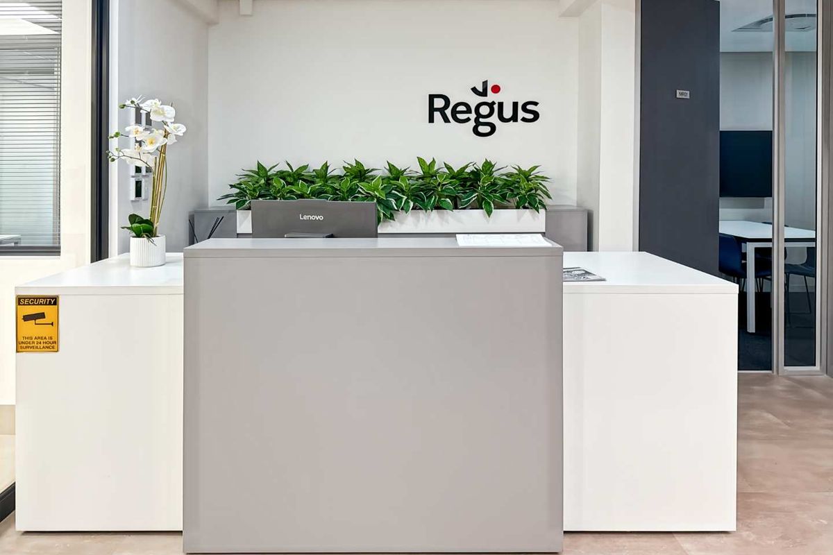 Flexible workspace in Regus Waterside - Photo 2