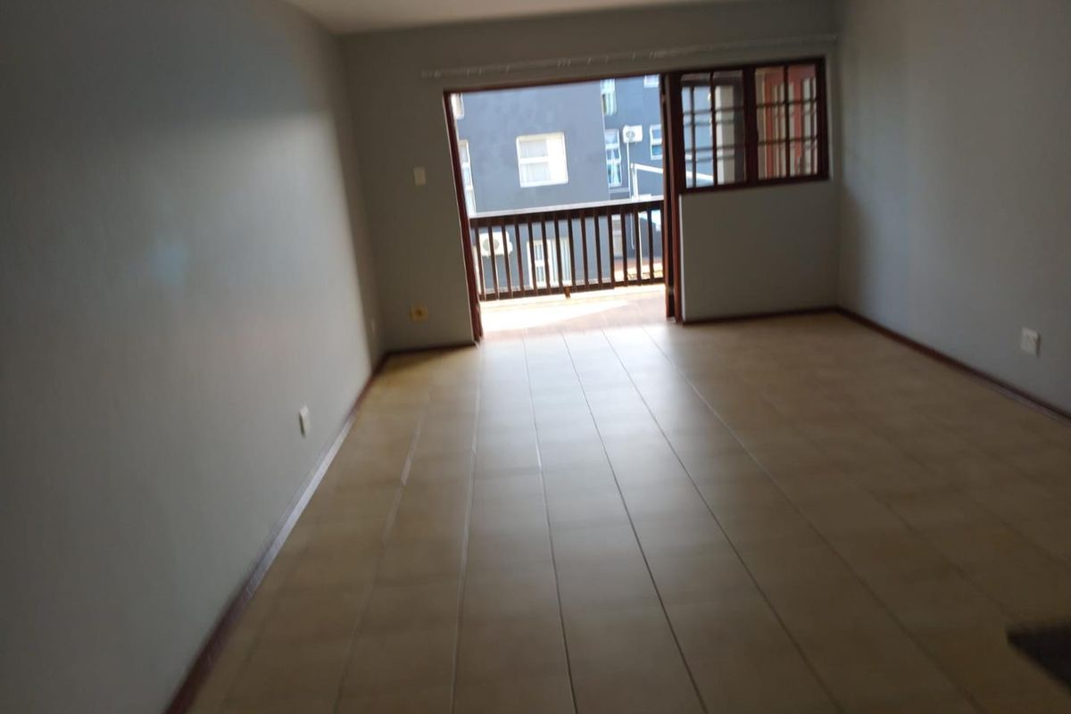 Step into this neat and well-designed 2-bedroom flat, offering a comfortable and low-maintenance lifestyle ideal for modern living. - Photo 2