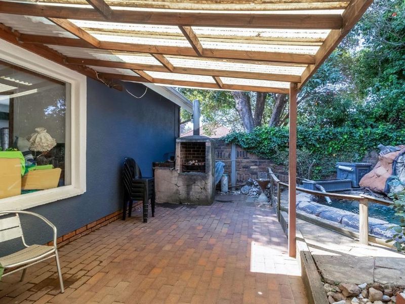 Spacious Family Living Awaits in Sought-After Suburb - Photo 5