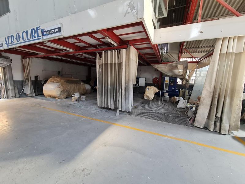 Unlock Opportunity: Versatile Warehouse in New Centre - Photo 9