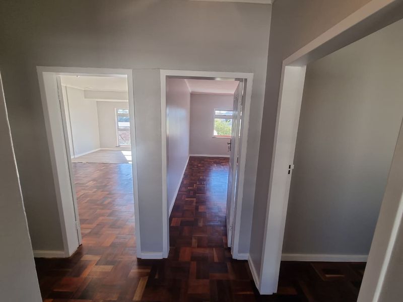 Refurbished Unfurnished 2-Bedroom Apartment To Rent in Newlands - Photo 3