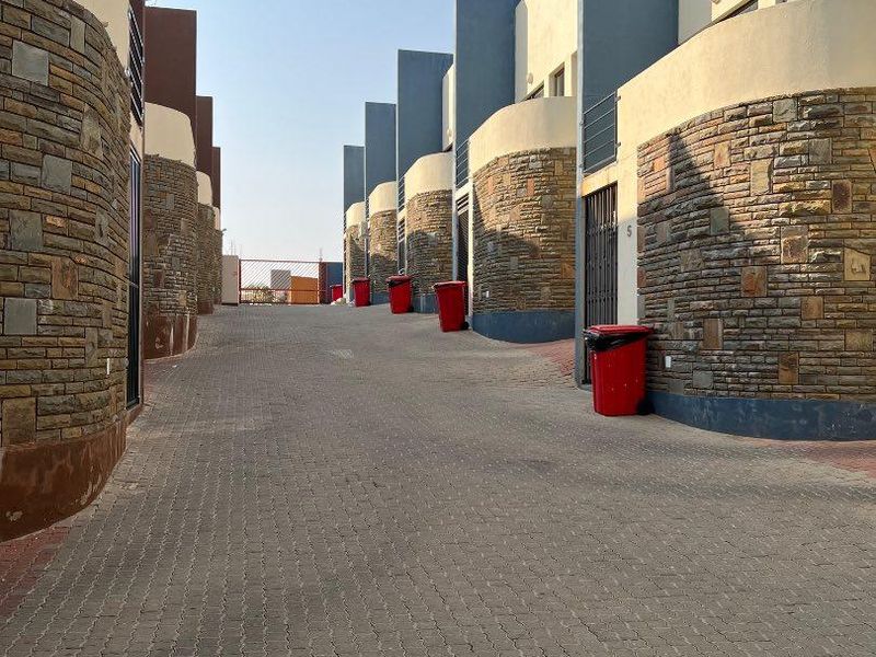 SOLD : Family Townhouse in Doradopark - Photo 2