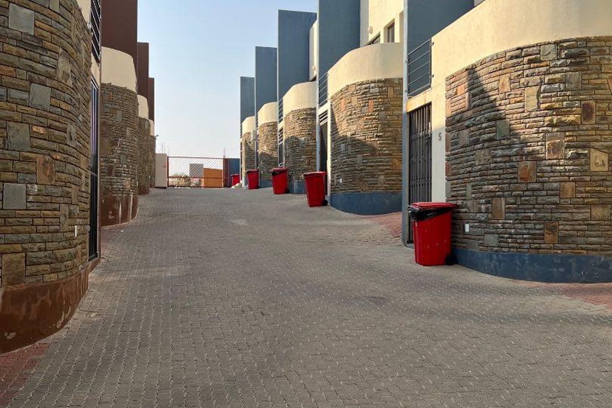 SOLD : Family Townhouse in Doradopark - Photo 2