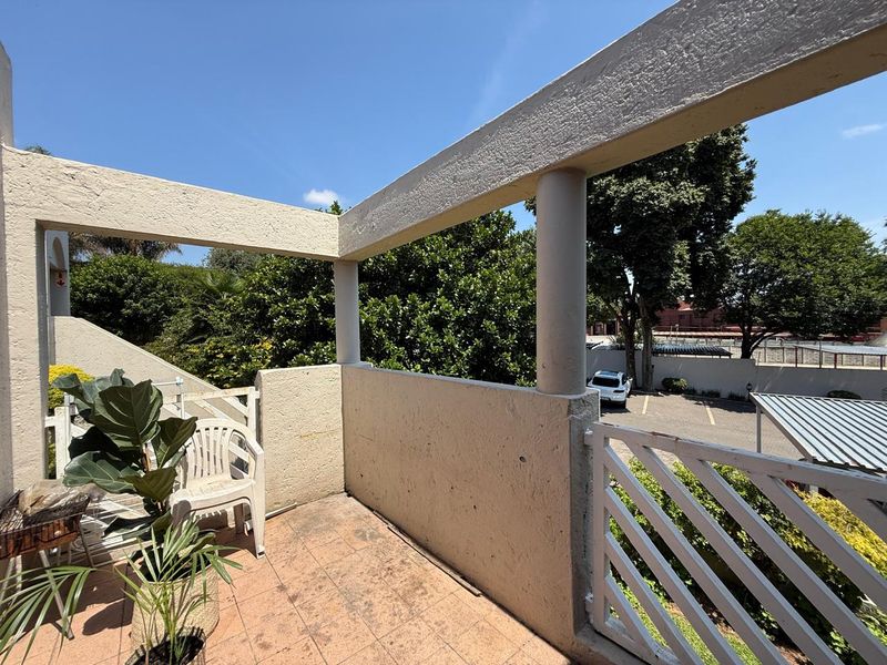 Charming 2-Bedroom Apartment in Sandown - Sole Mandate - Photo 8