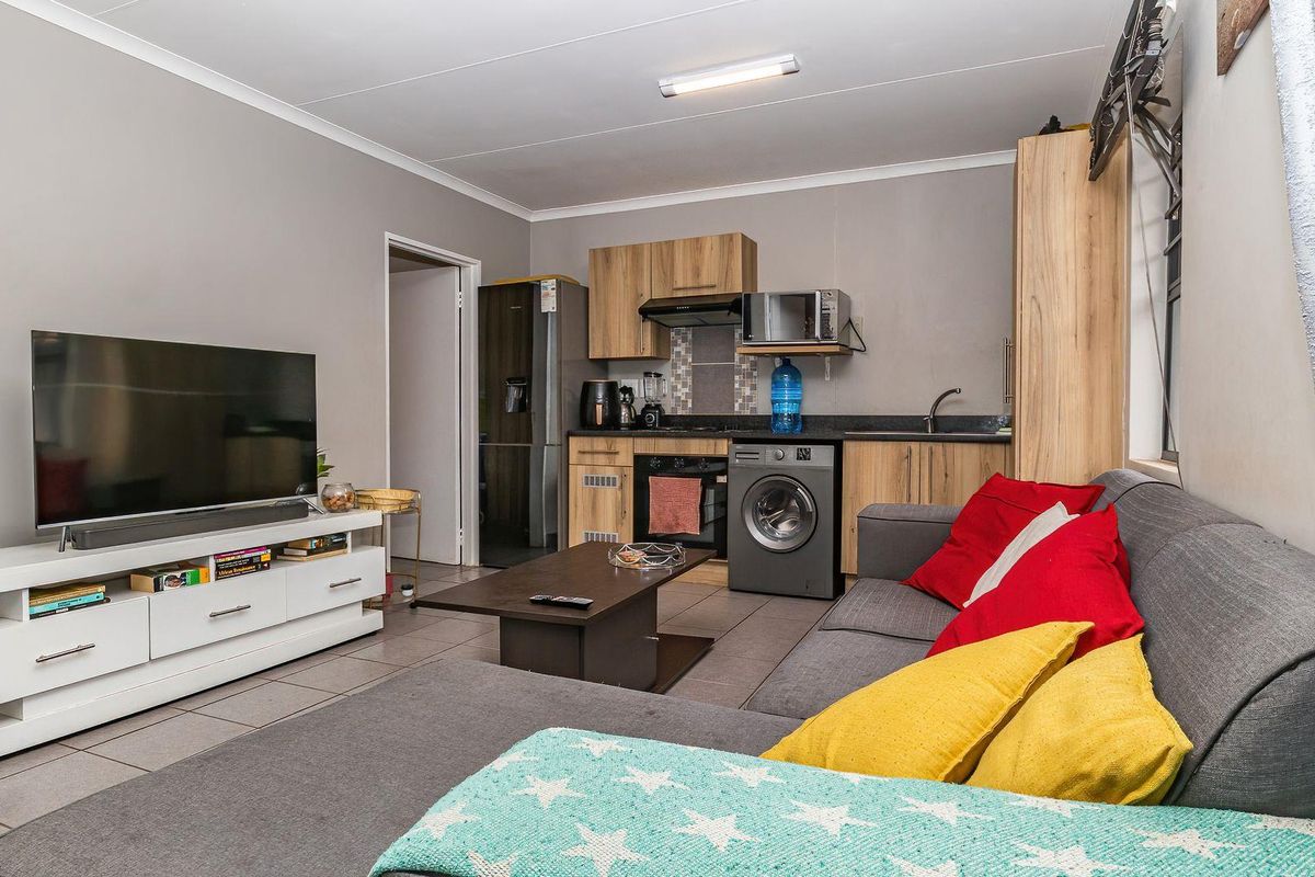 Welcome Home! - Photo 2