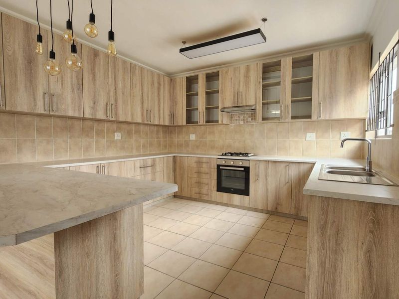 FRESHLY RENOVATED AND READY TO MOVE IN. - Photo 3