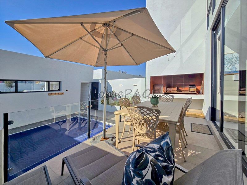 Dolphin Beach, Walvis Bay:  VIRTUALLY BRAND NEW 4 BEDR unit in Oceans is for Sale - Photo 4