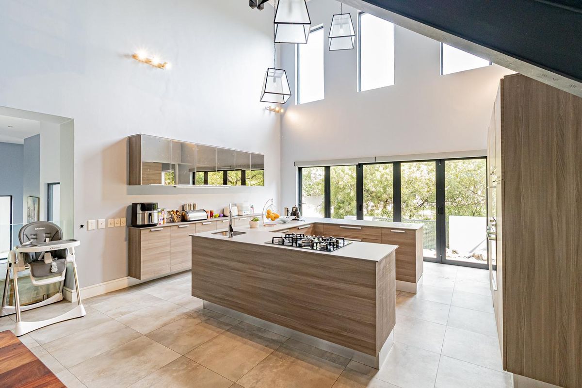 4 Bedroom House to Rent in Helderfontein Estate - Photo 4