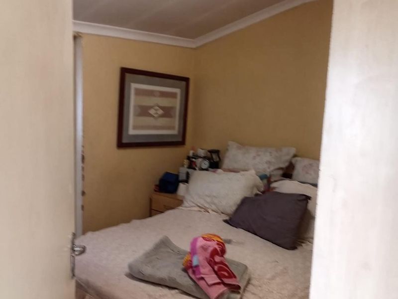 3 bedroom For Sale In Diepkloof - Photo 4