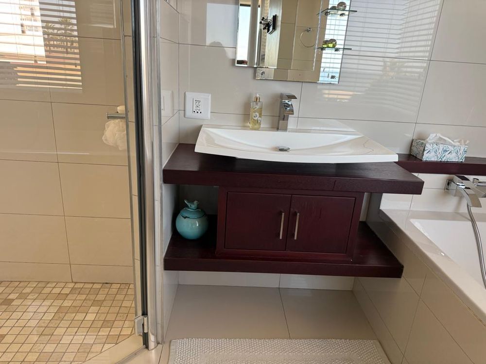 Bedroom 4 en-suite bathroom 